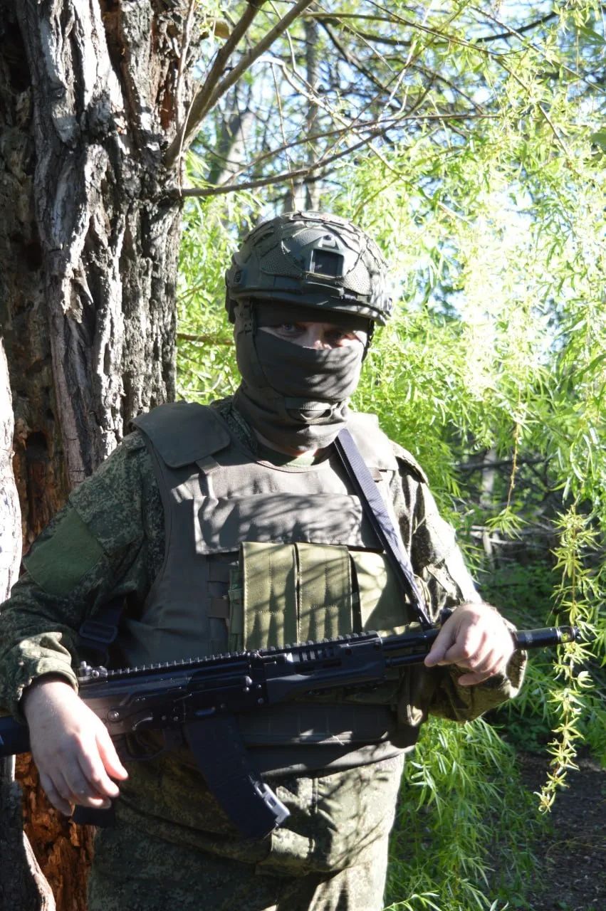 Он молился, и Господь услышал🙏

Джалил — позывной «Медоед» — не просто воевал. Он выживал. В феврал