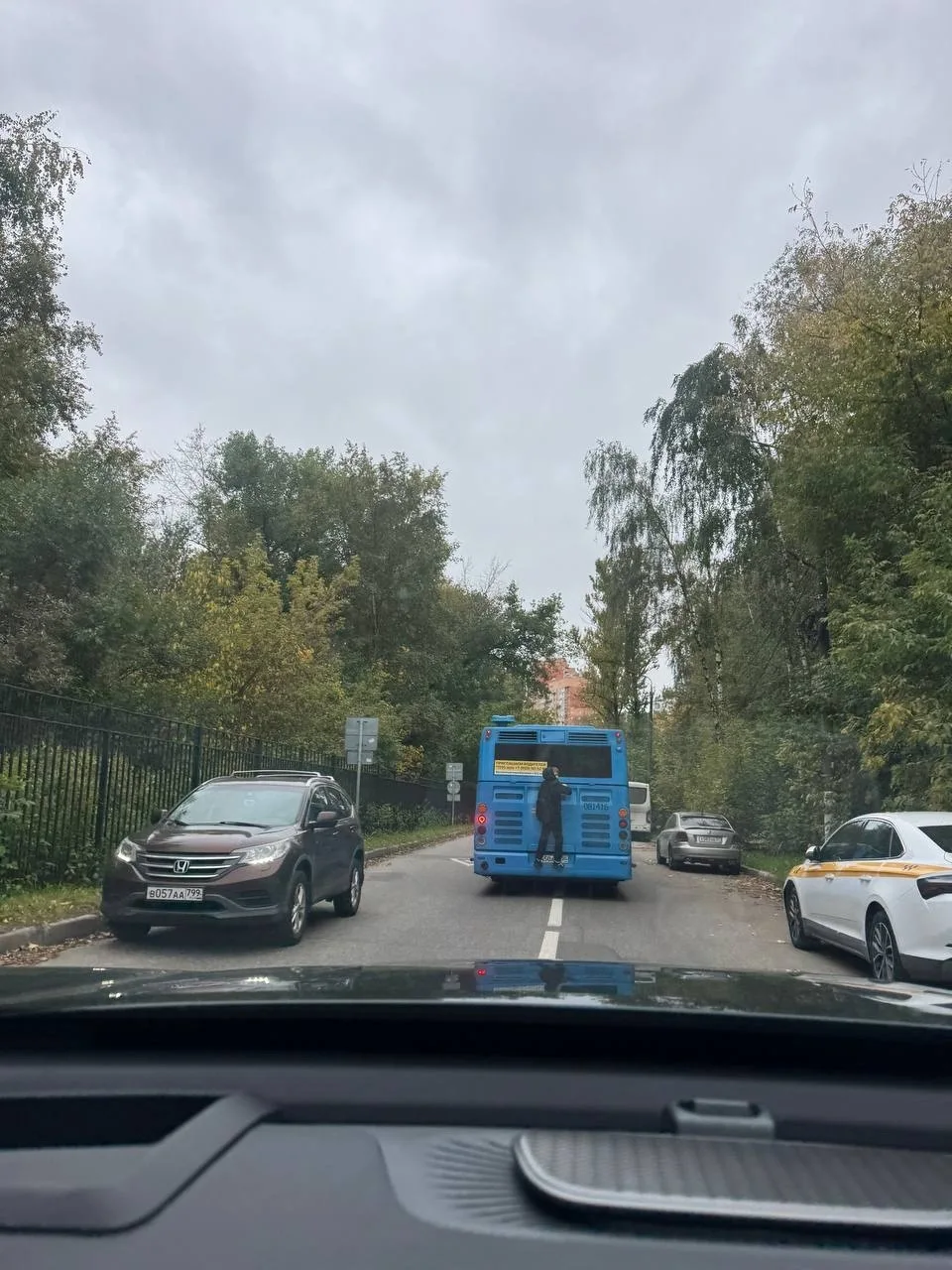Что-то этих автобусных зацеперов очень много развелось в Химках 😳