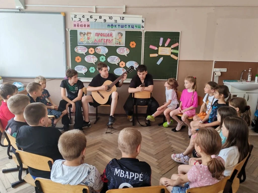 Сегодня состоялось закрытие наших лагерей. Ребята подготовили прощальный концерт, в отрядах прозвуча