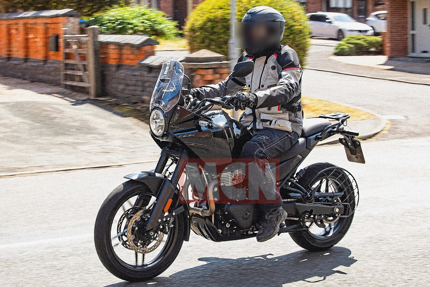 Royal Enfield Himalayan 750 всё ближе к премьере. В Европе снова заметили практически с...