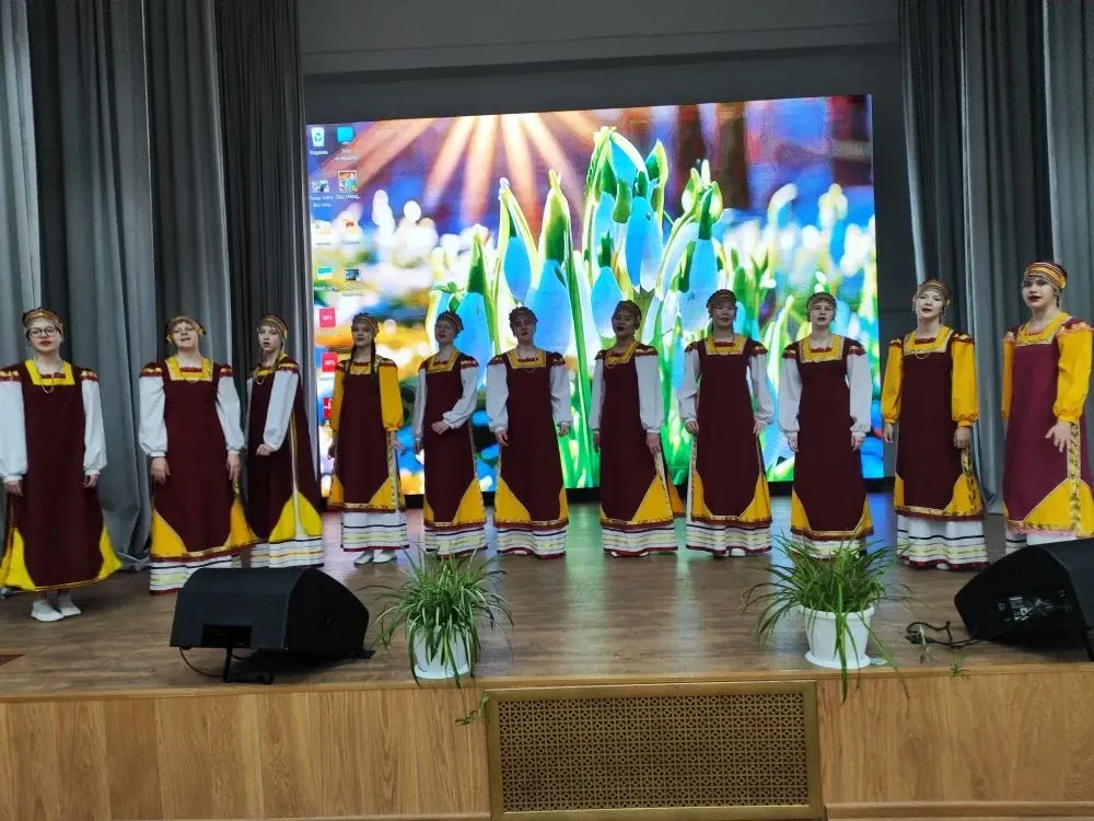 👏👏👏Творчество и патриотизм🌸‼️ И вновь наш хор русской песни "Горенка" находится на сцене. Наши девуш