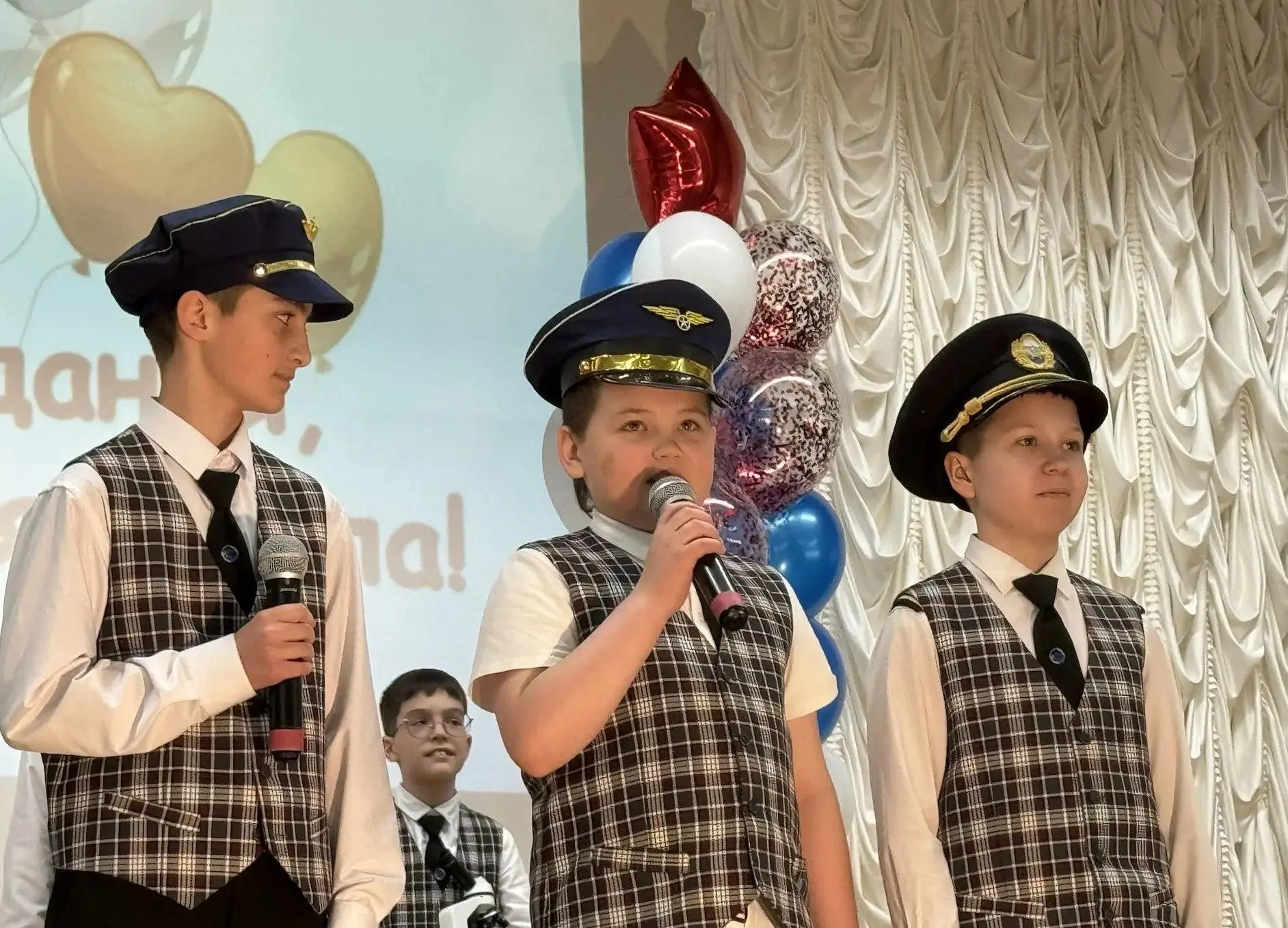 🎉Праздник "Прощай, начальная школа"!  В Лицее №410 состоялось торжественное мероприятие – четверокла