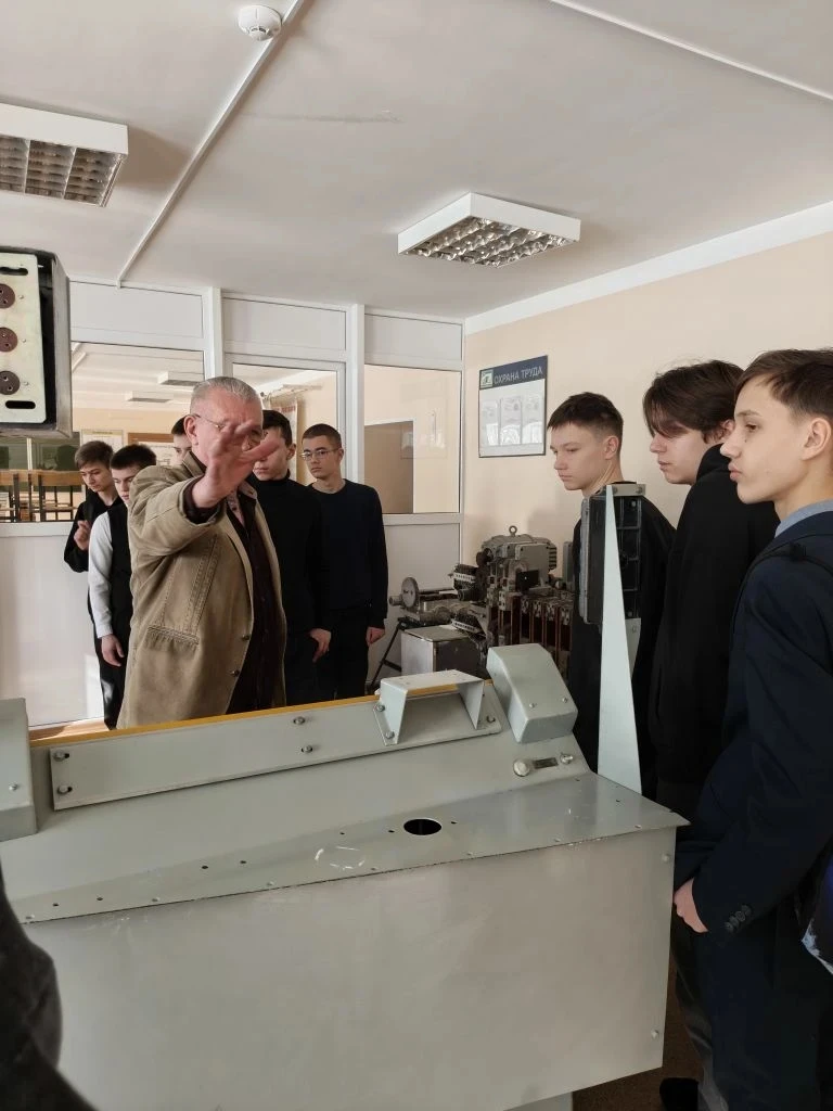 ✅18.02.2026 обучающиеся 9в класса МБОУ «Снежская гимназия» Брянского района с классным руководителем