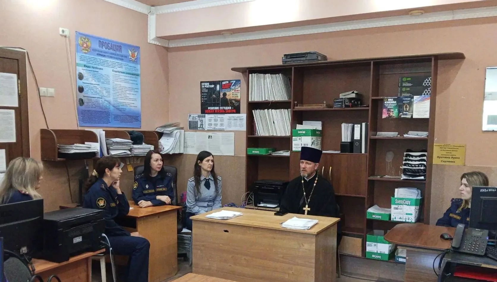 В филиале ФКУ УИИ прошла духовно-просветительская встреча с священнослужителем