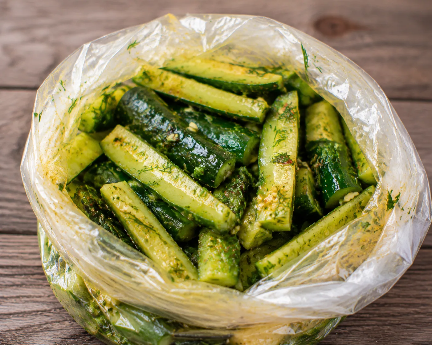 🥒 Огурцы за 5 минут — хрустящая закуска, которая исчезает со стола первой