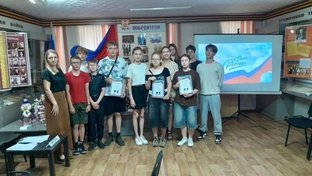 В преддверии Дня России для ребят профильной смены "Единство Первых" советник директора...