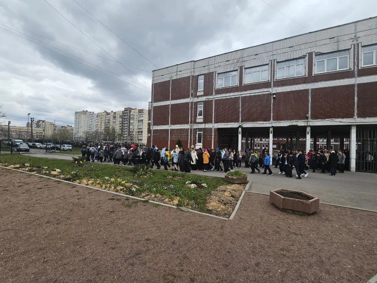 Объектовая тренировка прошла сегодня в гимназии, по легенде - произошло возгорание в библиотеке. Эва