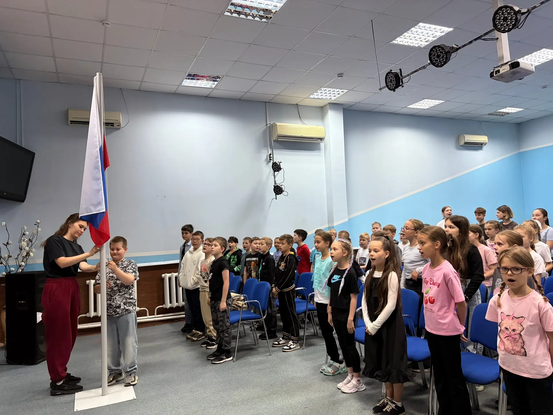 🎉Мы официально открыли  лагерную смену! 

Торжественное открытие началось с самого важного момента 