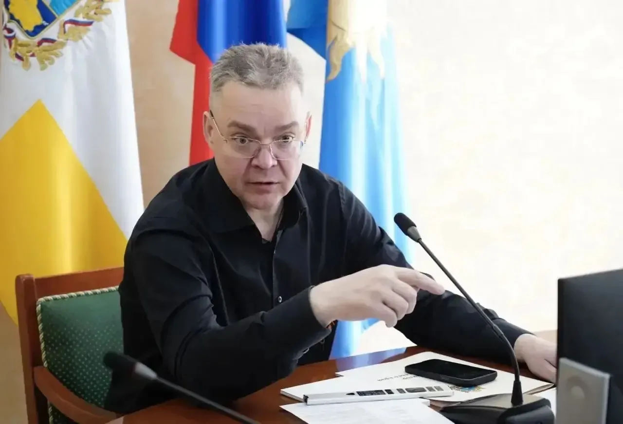 В Кисловодске провел оперативное совещание по обстановке на Эшкаконском водохранилище.