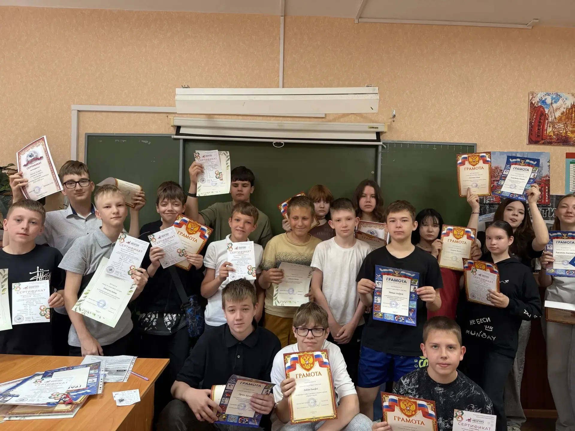 👫 Ребята 1 «А» класса подвели итоги учебного года познавательно: 🏫