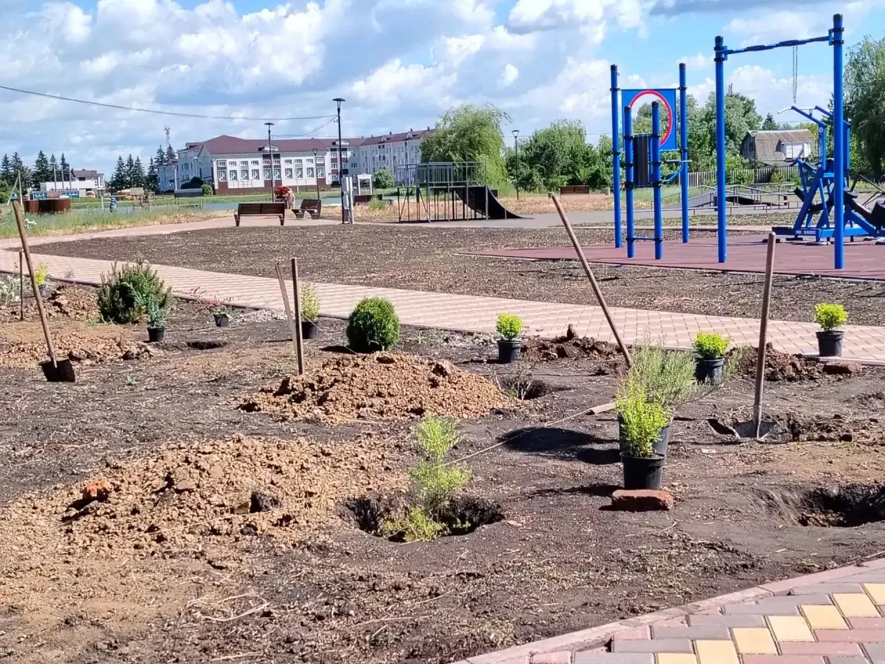 Сегодня мы сделали ещё один важный шаг в благоустройстве  общественной территории «Парк-набережная» 