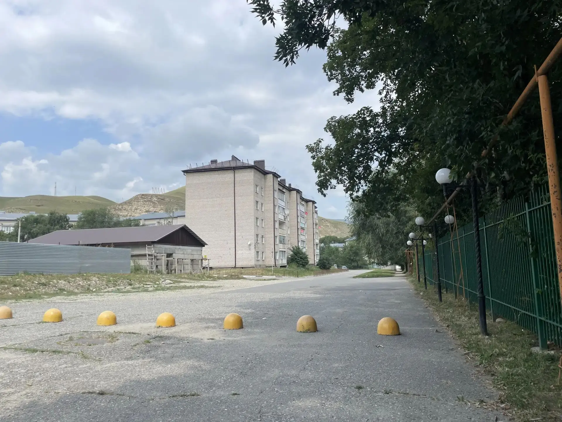В Правокубанском городском поселении продолжаются работы по благоустройству и поддержан...