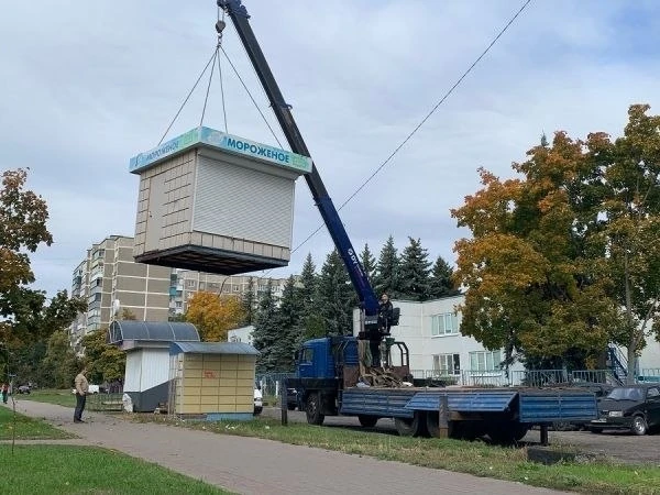 В Курске демонтируют ларьки «Мороженое»