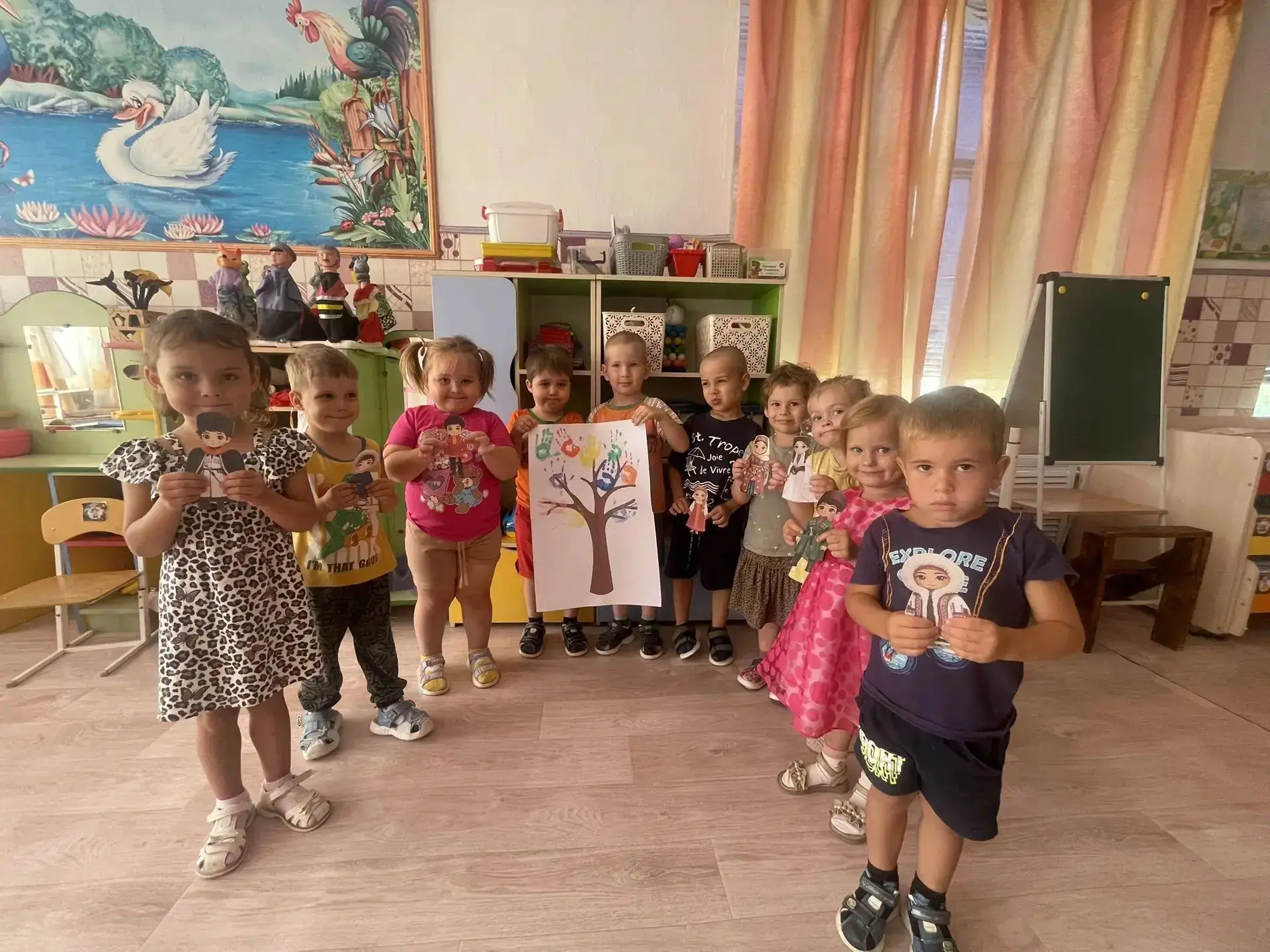 🥳 Праздник дружбы во 2-й младшей группе!

Сегодня у наших малышей был особенный день — Международны