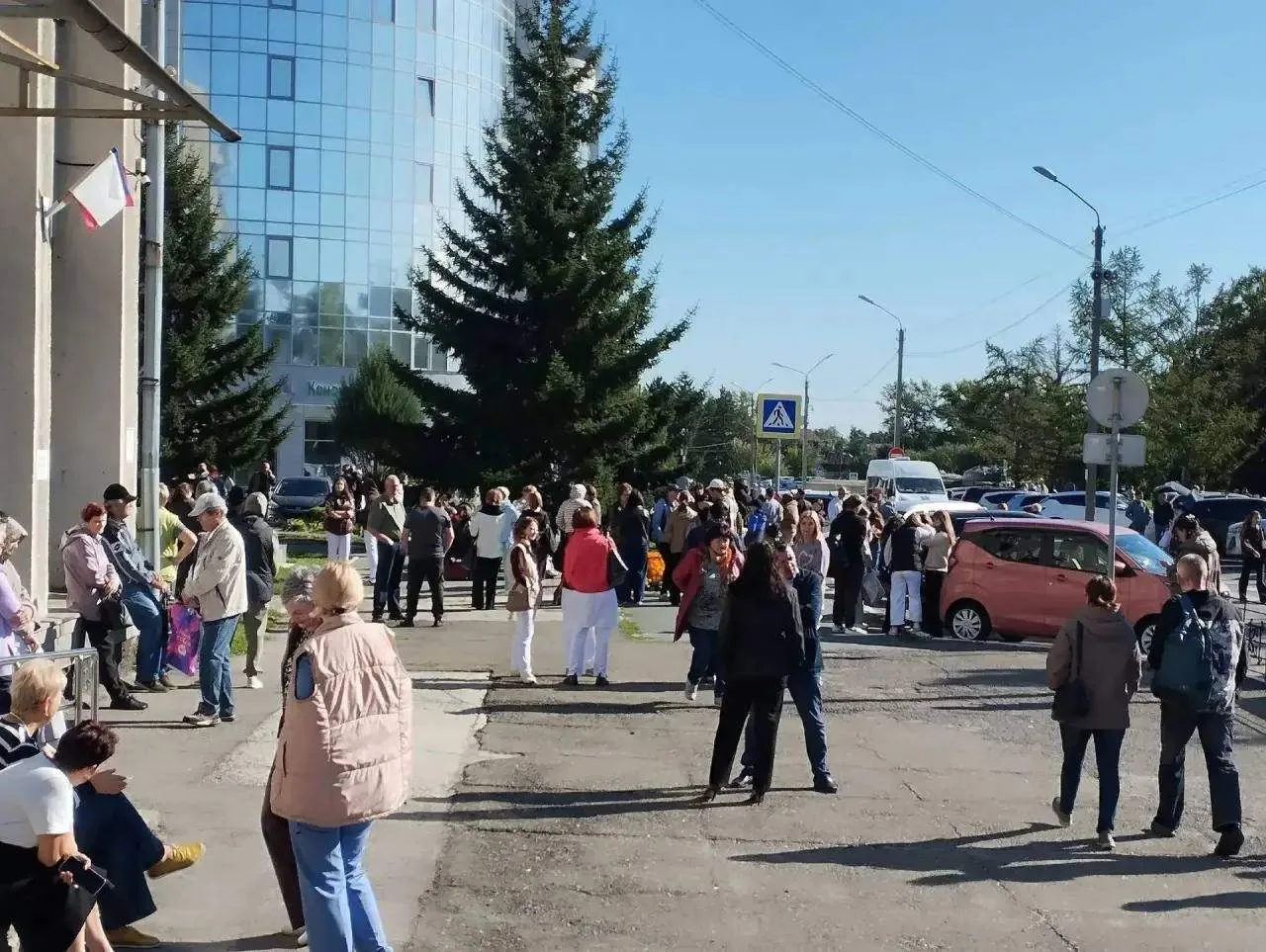 ⚡️Из Диагностического центра на Комсомольском эвакуировали людей