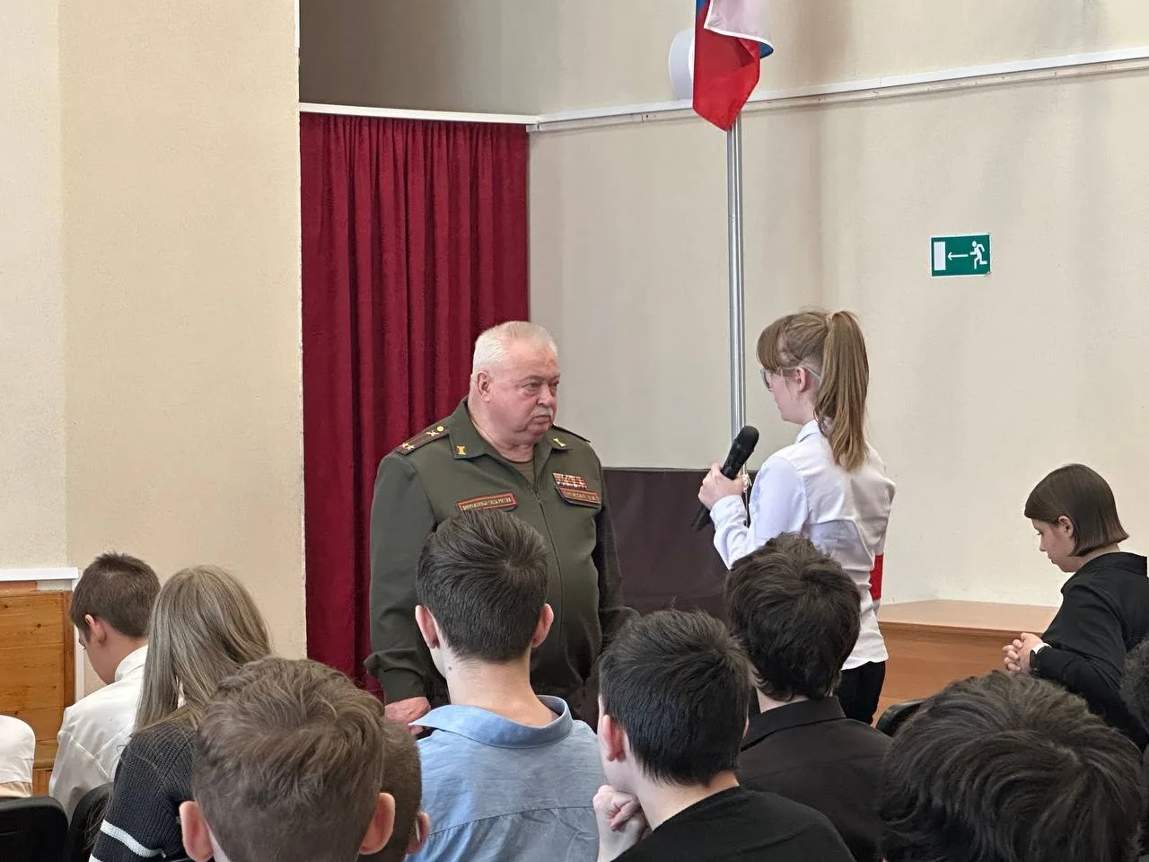🎖️ Сегодня в нашей школе прошёл Урок Мужества для учащихся 8‑х классов. Гостем мероприятия стал Суси