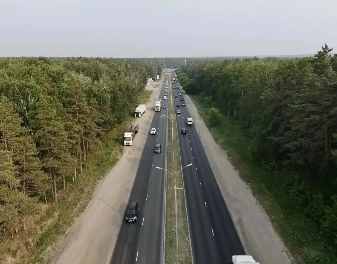 С помощью новой передвижной лаборатории «Трасса-2» провели съёмку всех автомобильных до...