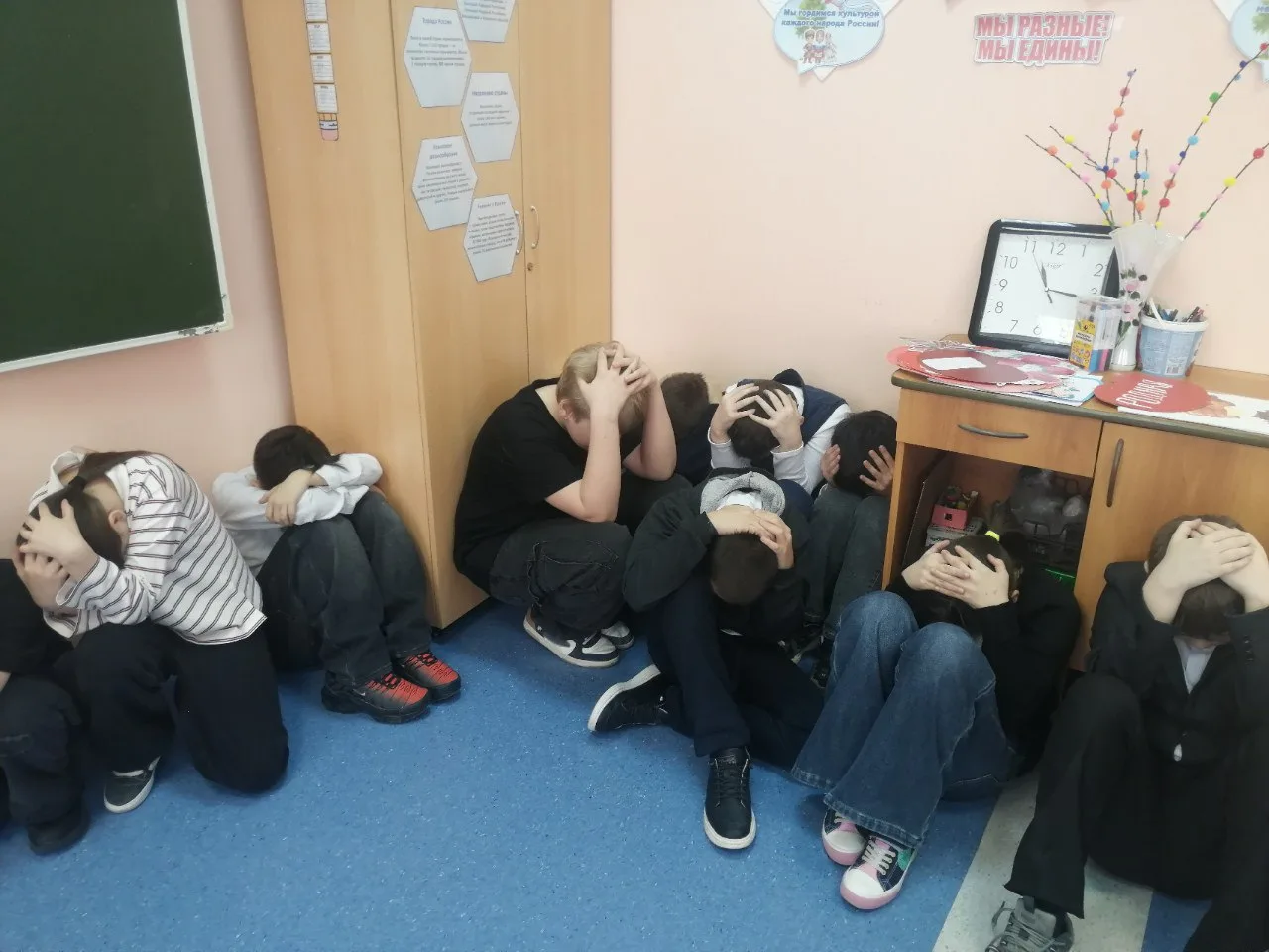 Сегодня в нашей школе прошла плановая учебная тренировка по действиям при угрозе террор...