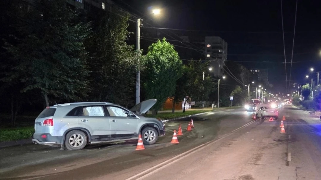 В Кирове трое пострадали в ДТП с корейскими легковушками на проспекте Строителей