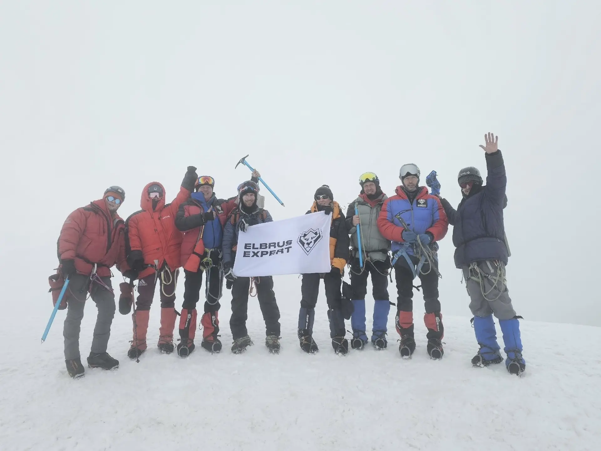 ⛰ Шторм, 18,5 часа на маршруте и две вершины за один тур!