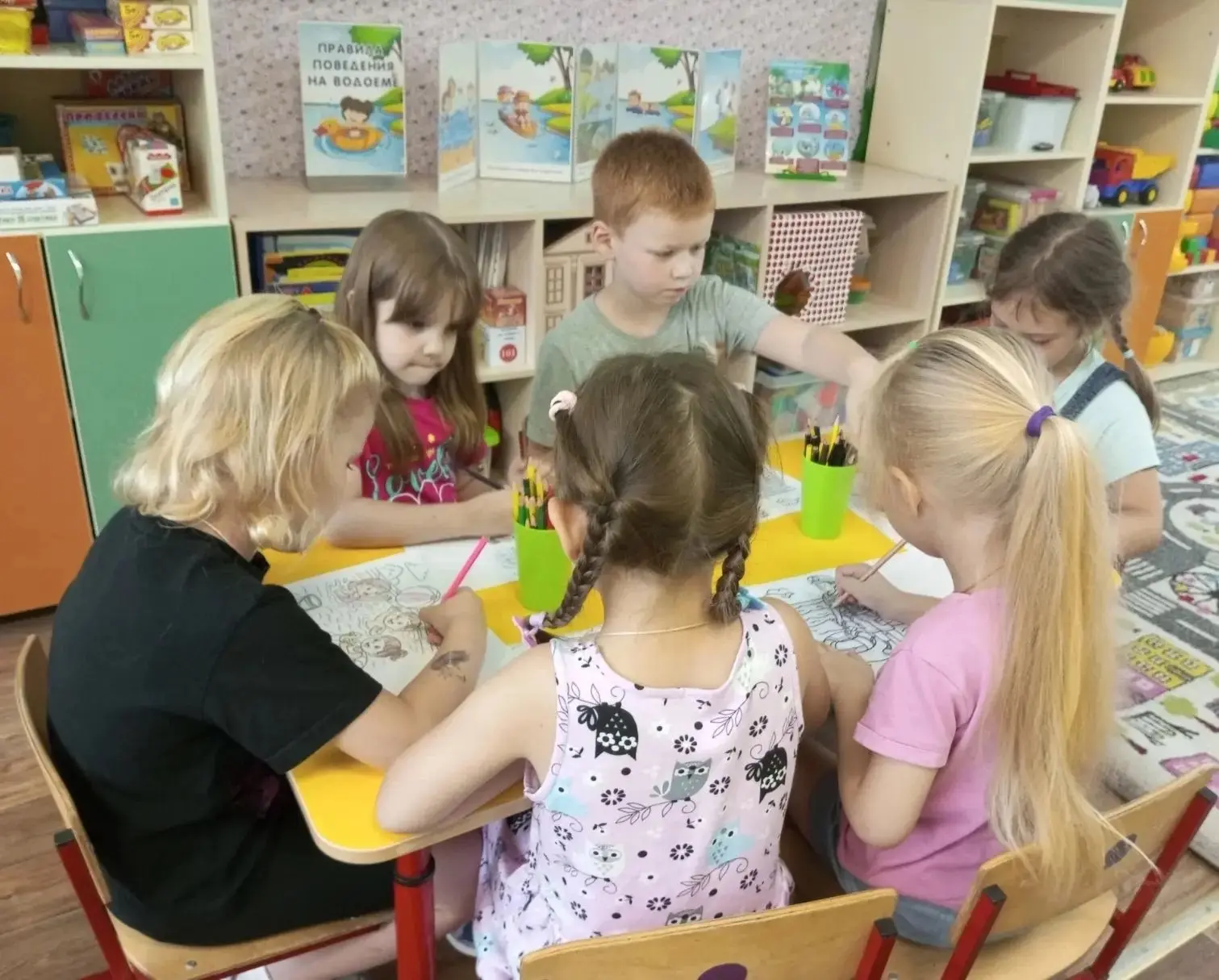 «БЕЗОПАСНОСТЬ НА ВОДЕ»

В нашем детском саду продолжается месячник безопасности на водных объектах. 
