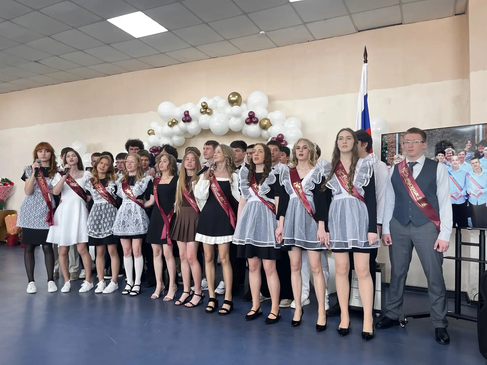 Сегодня в нашем лицее прозвенел последний звонок🎓