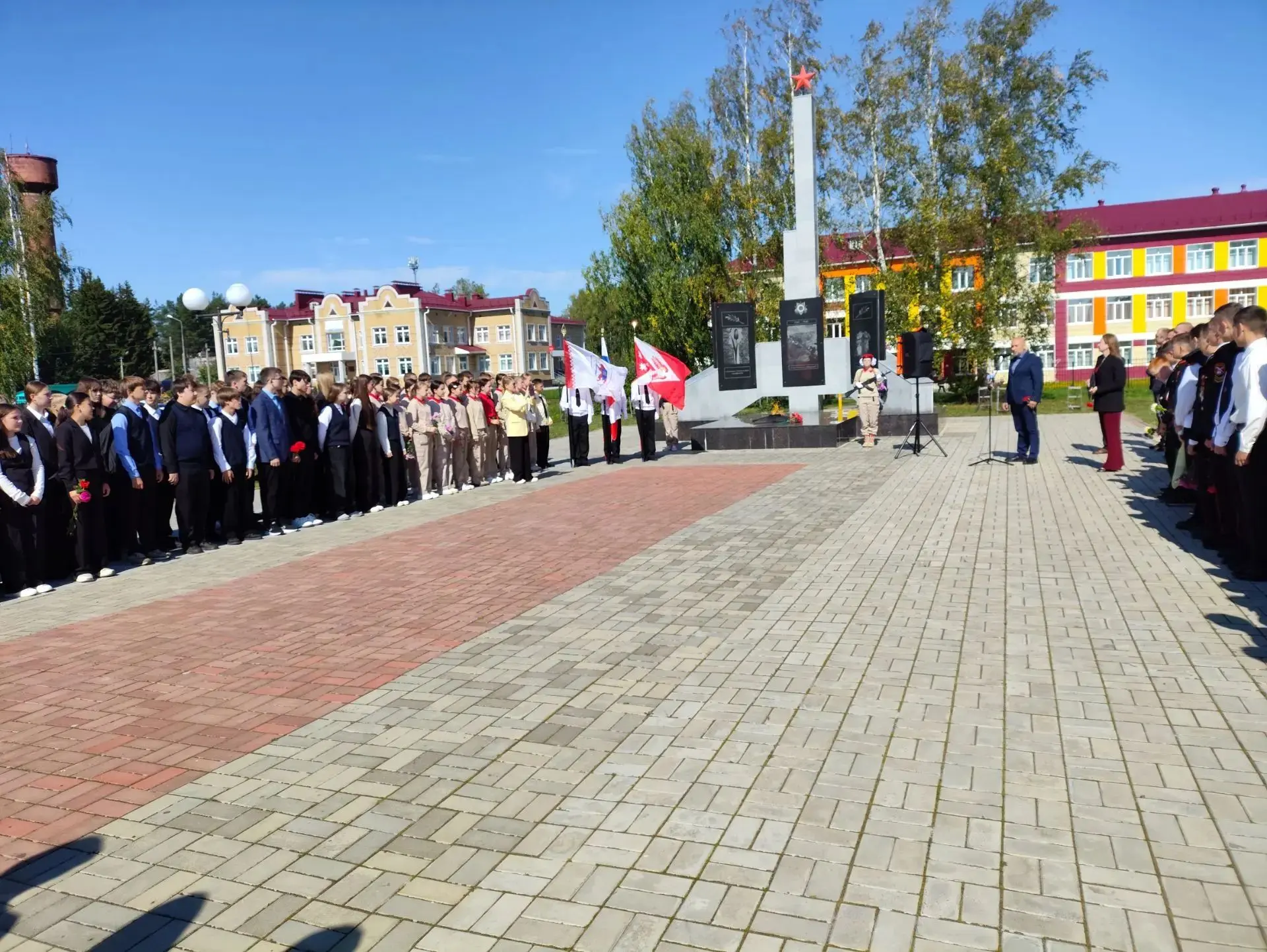 🇷🇺Состоялся митинг в поселке Советский, посвященный сразу двум памятным датам: Дню со...