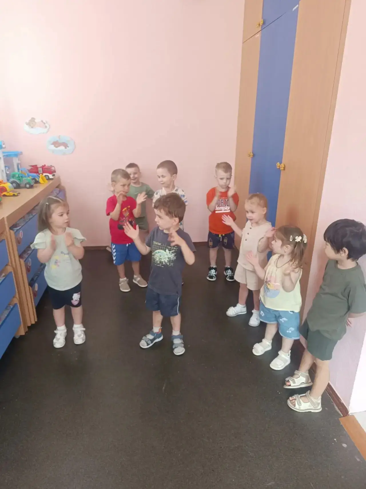 Музыкальное занятие в группе "Гномики"🎶