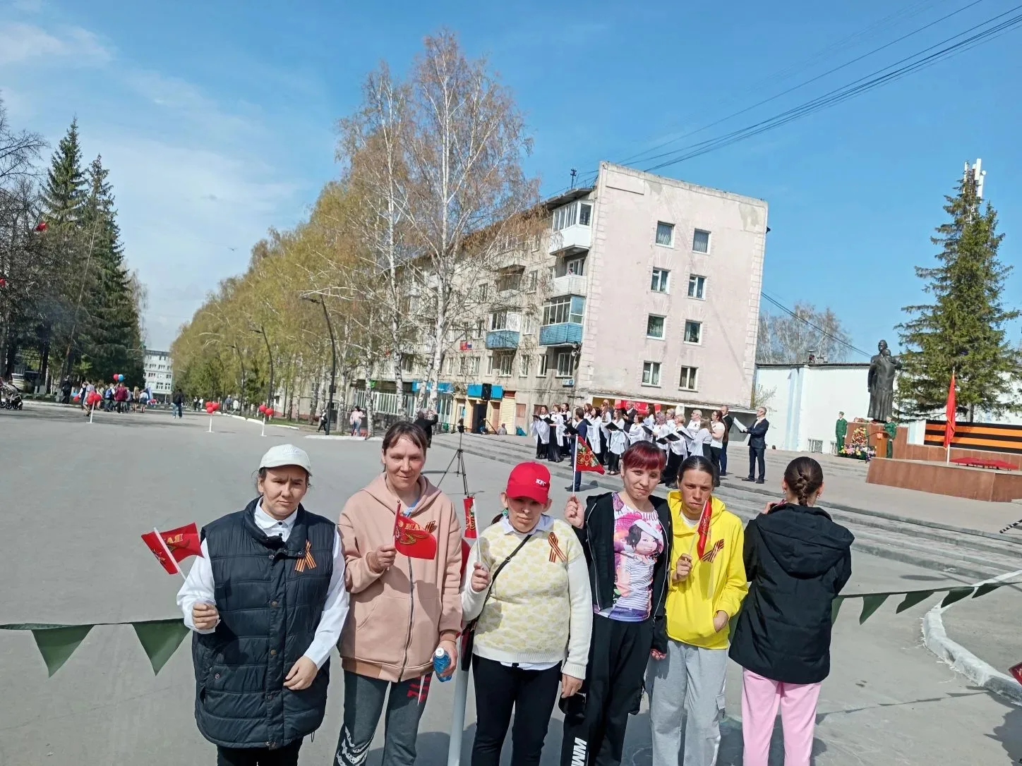 Получатели социальных услуг ГБУ "Кедровского дома-интерната " приняли участие в торжест...