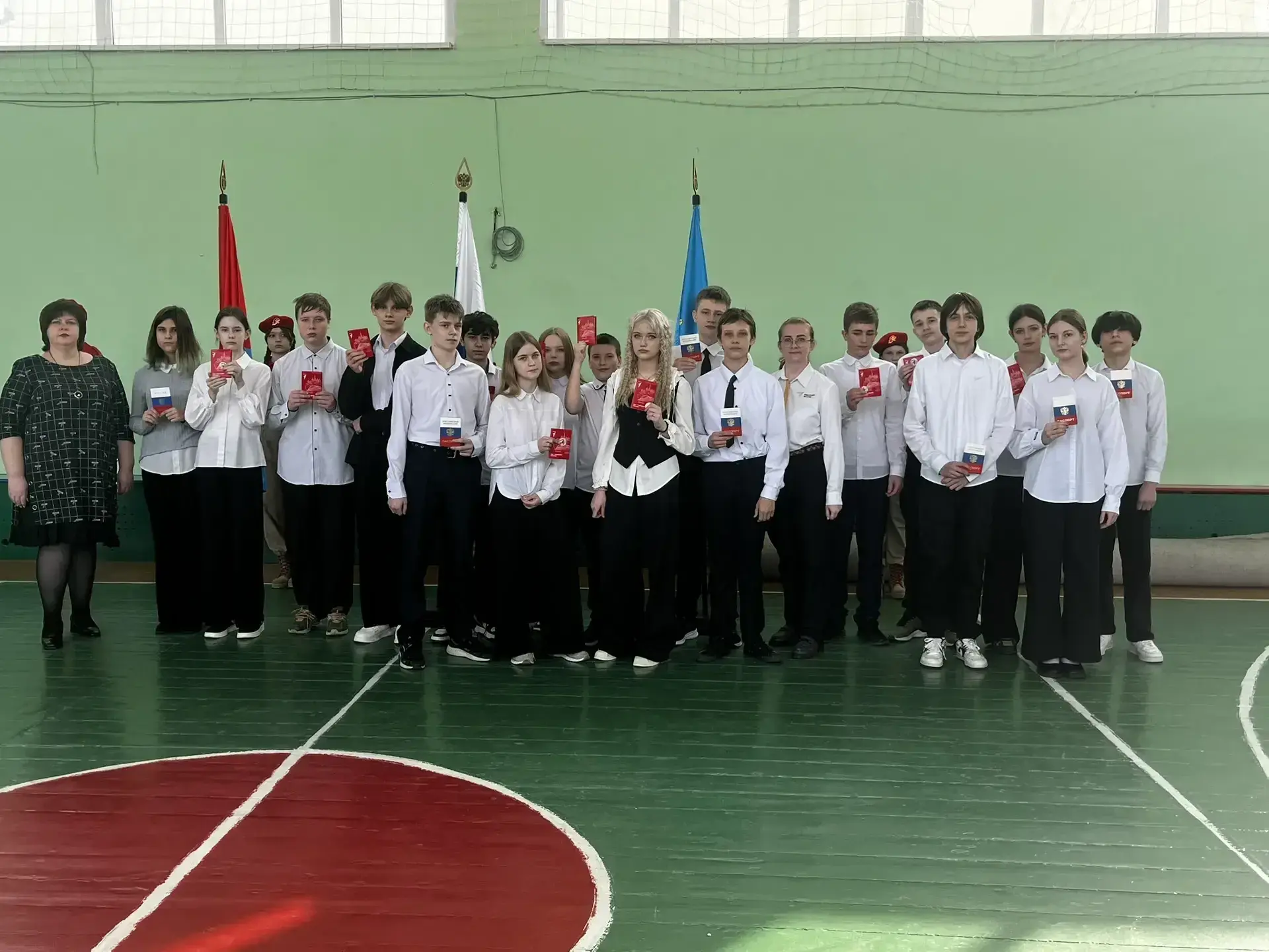 🇷🇺 Торжественная линейка в 7‑х классах: важные моменты взросления и признания заслуг 🇷🇺  2 марта про