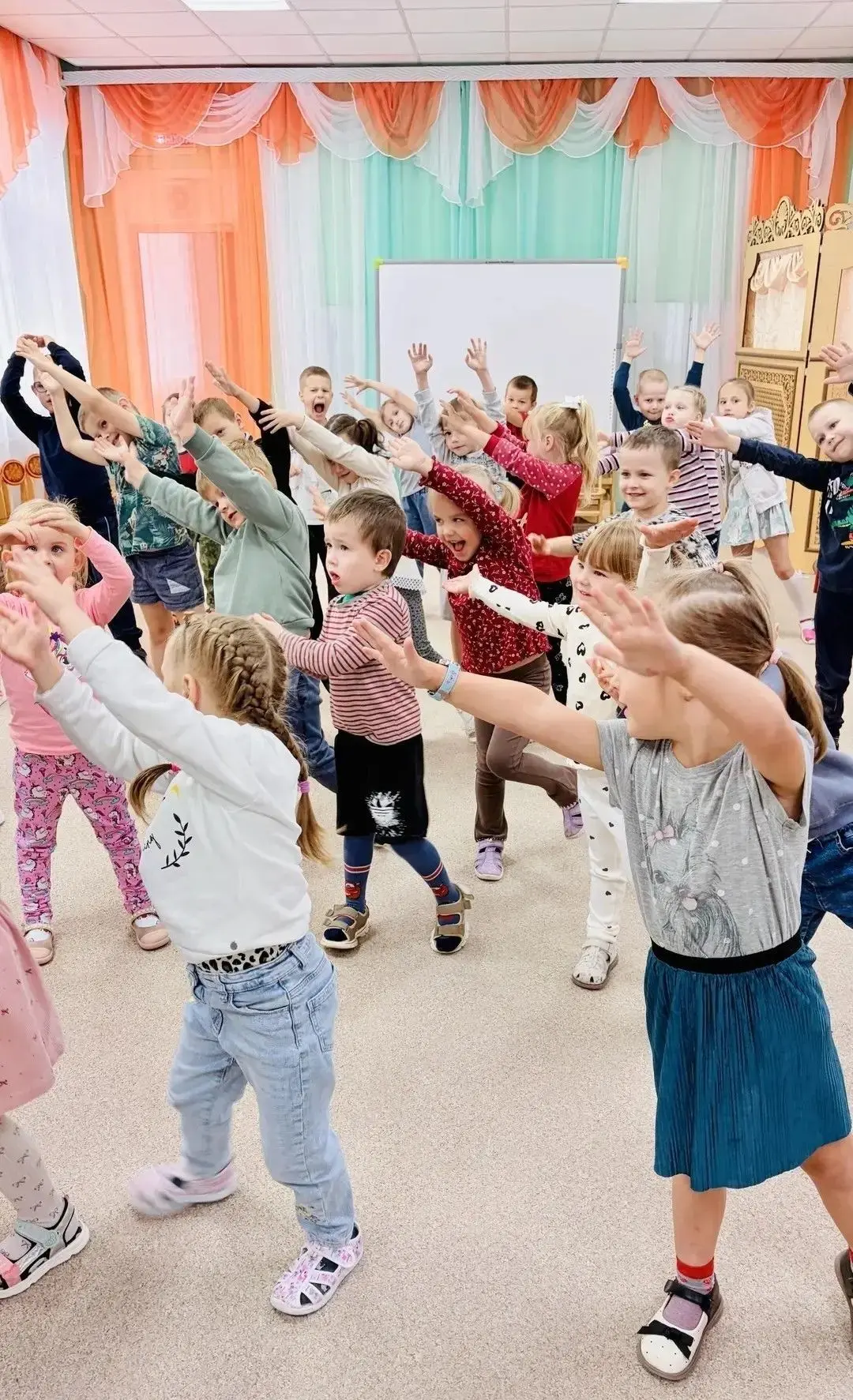 ☀️ Волшебники в группе: как воспитатели Верхневолжья спасают детское настроение от любо...