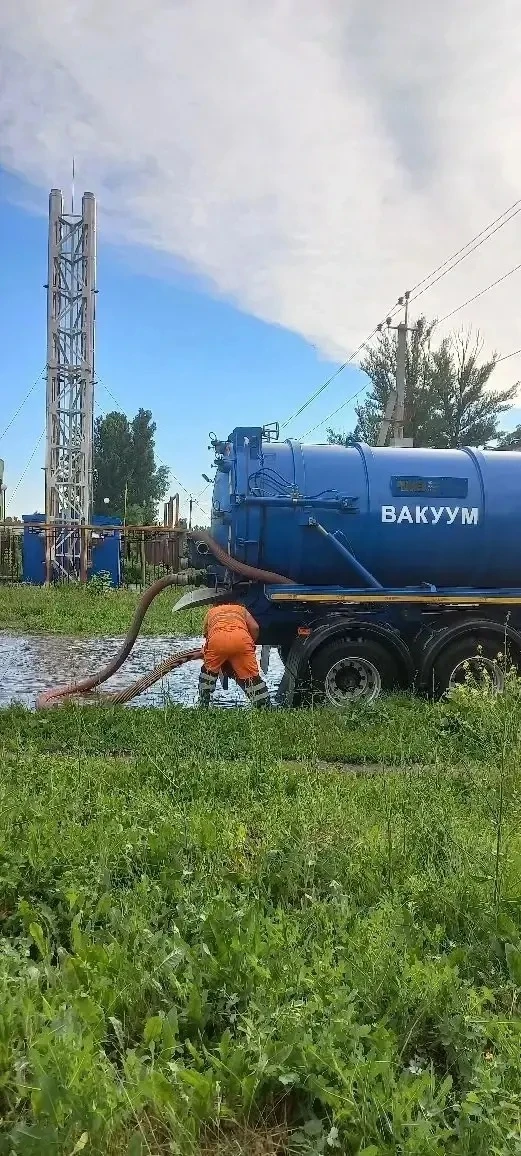 👀 «Комбинат благоустройства» устраняет подтопления на городских улицах и во дворах после дождя

Раб