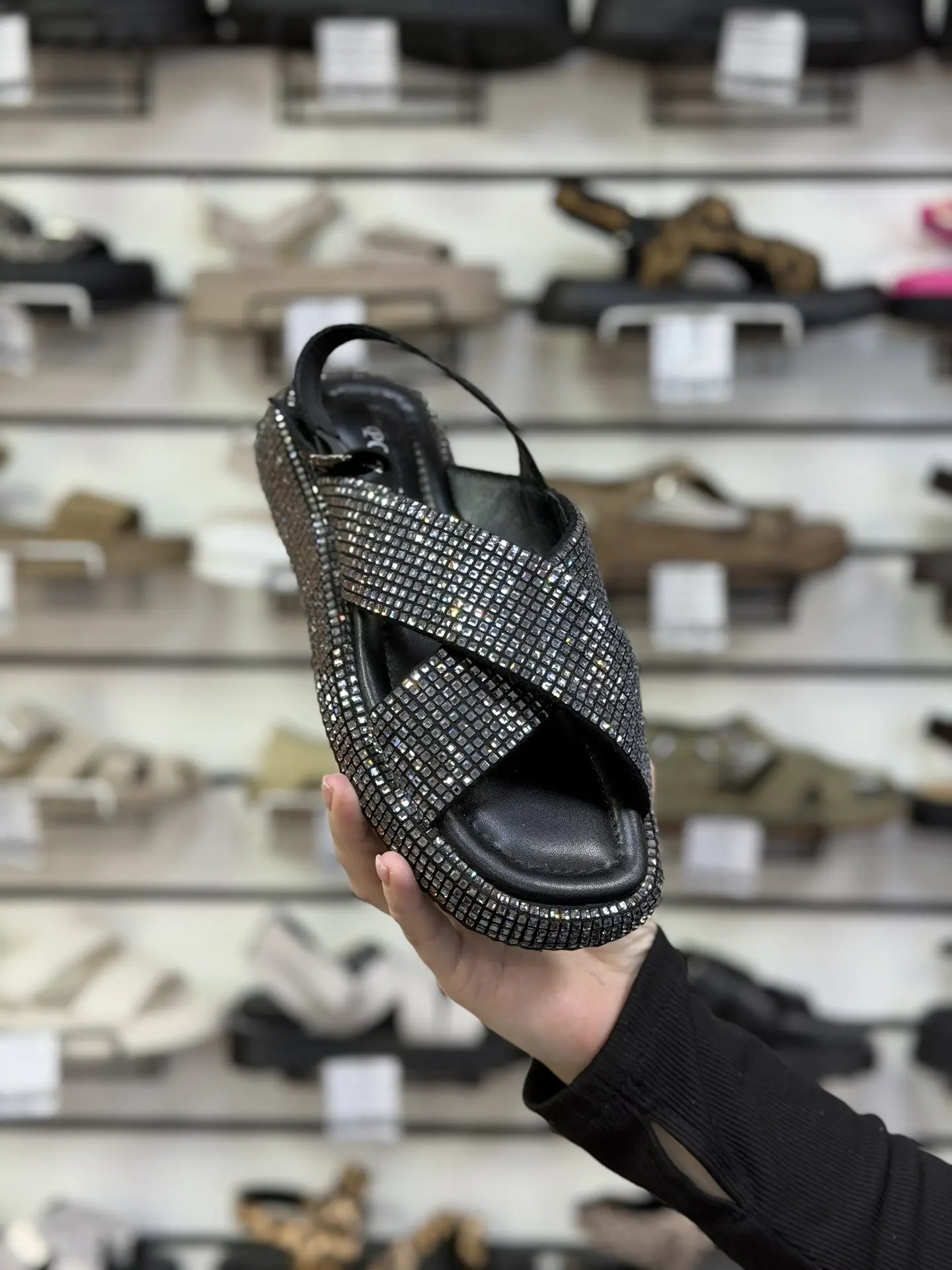 РАСПРОДАЖА ☀️ Лето продолжается — а цены стали ещё приятнее! 👟

🔥 –30% при оплате наличными
*при о