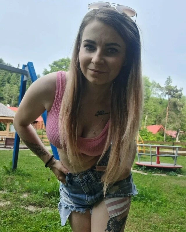 Хочу найти мужчину, чтоб разделить с ним свою жизнь. Я общительная, веселая. Ищу надёжного, доброго 