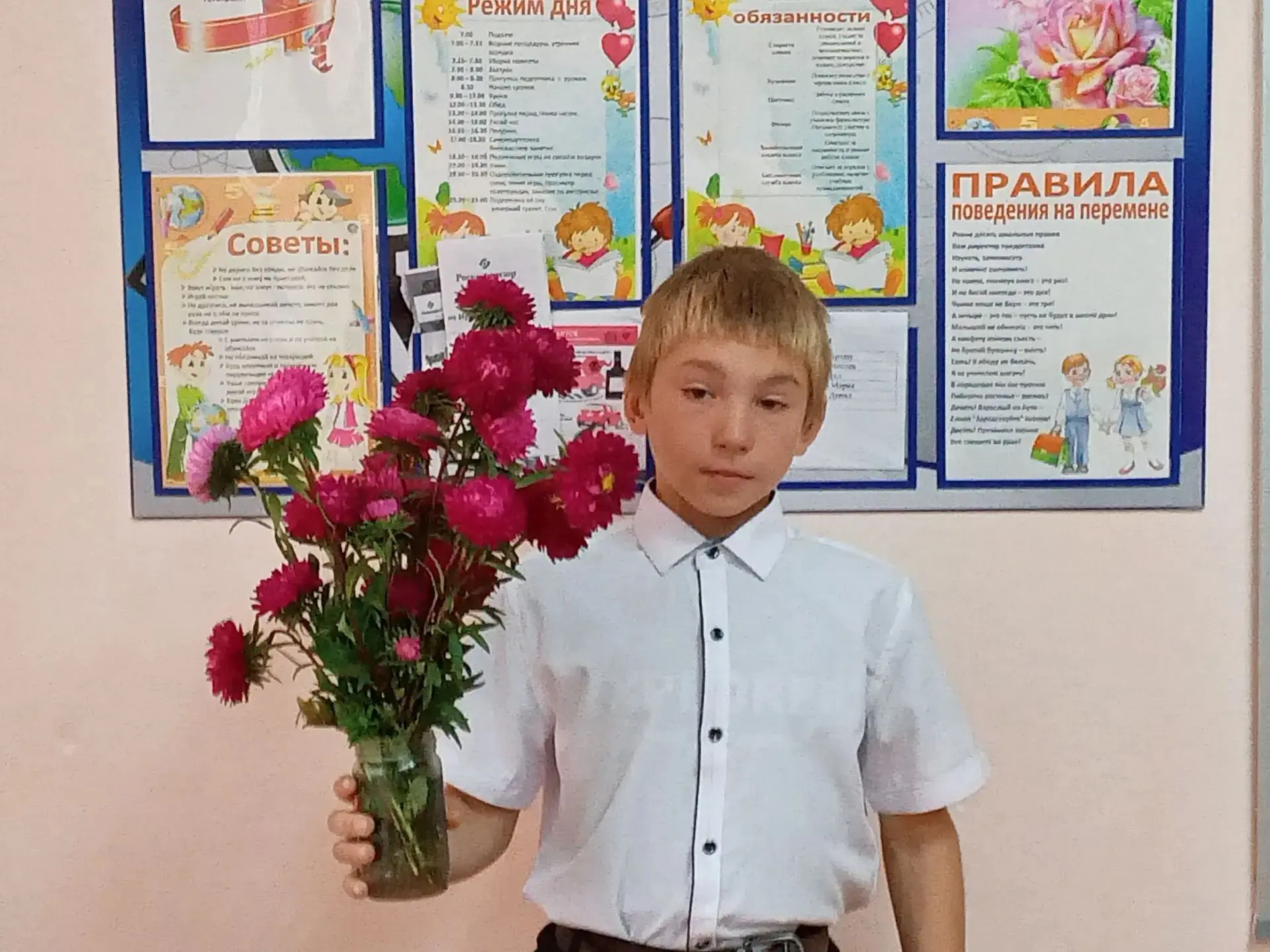 Учитель - не только источник знаний, но и наставник который помогает человеку раскрыть ...