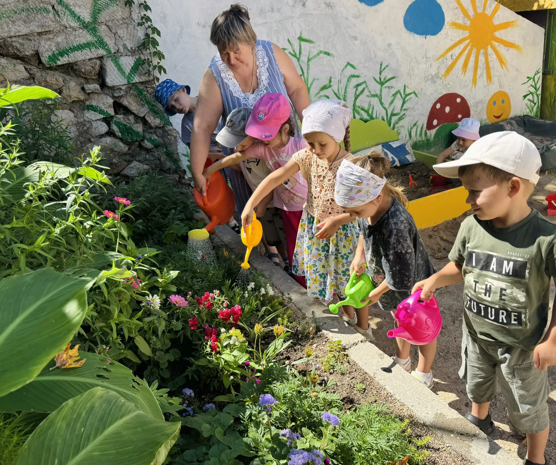 🌞 Понедельник в детском саду — время добрых дел! 🌼

Сегодня настоящий трудовой десант: ребята вмес