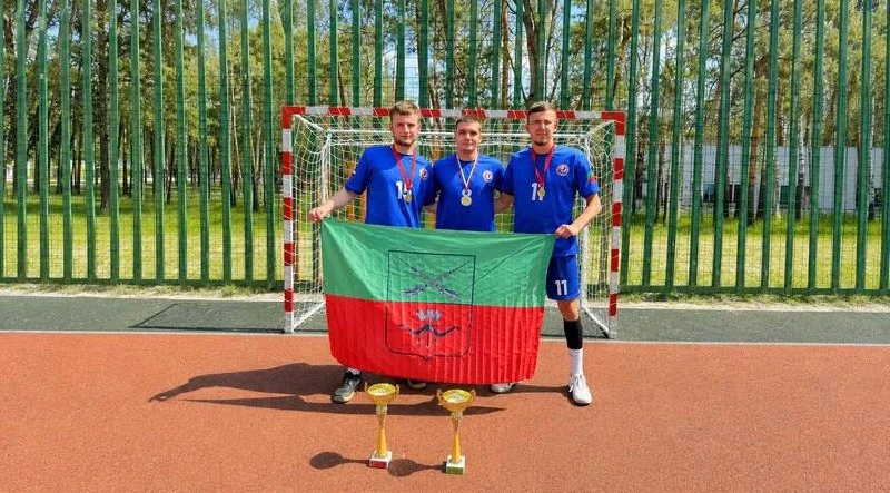 🏆 Гандболисты из Мелитополя успешно выступили на открытом первенстве в ДНР и вернулись с наградами. 