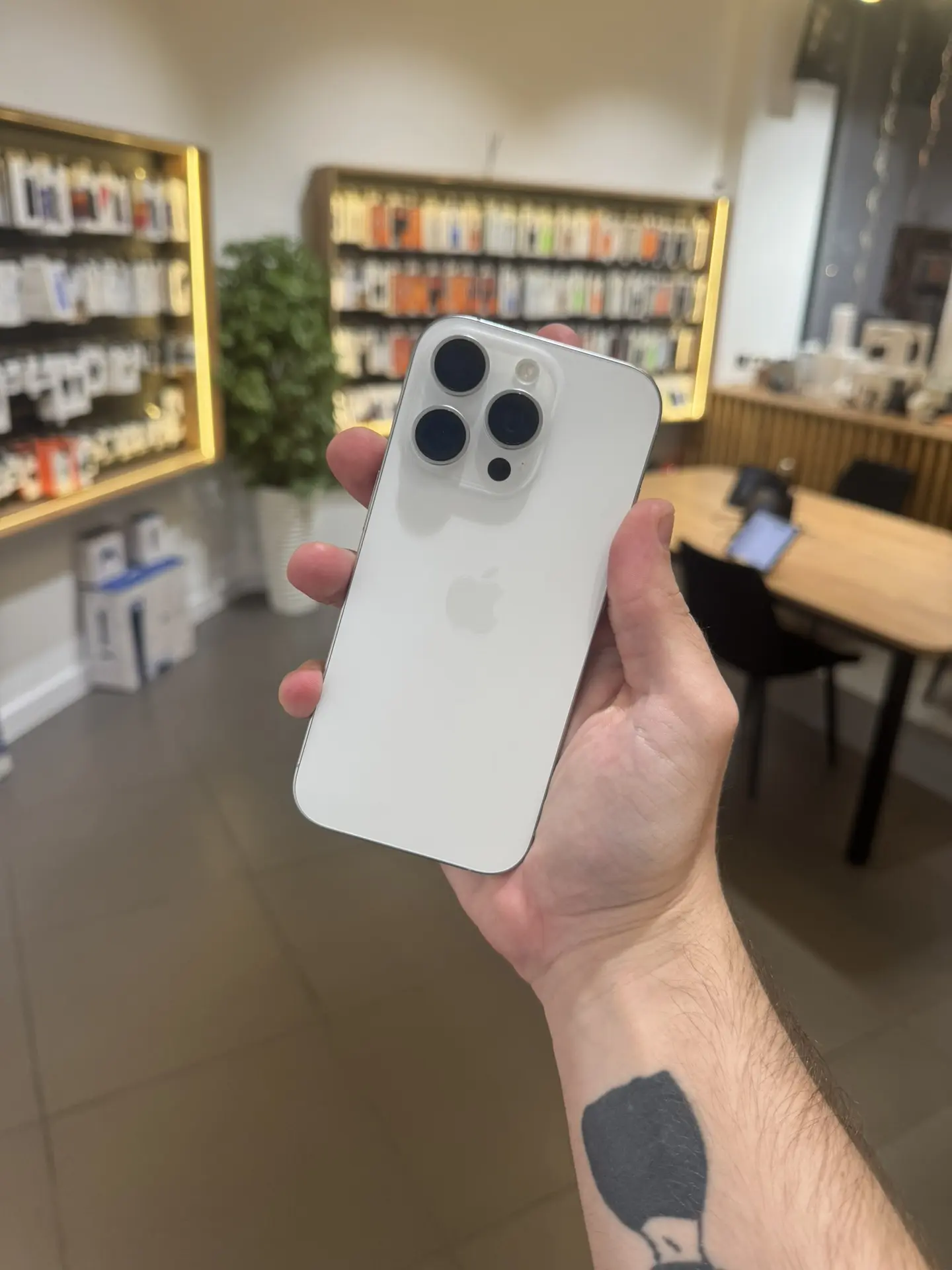 📱Подержанный iPhone 16 Pro 512GB White Titanium