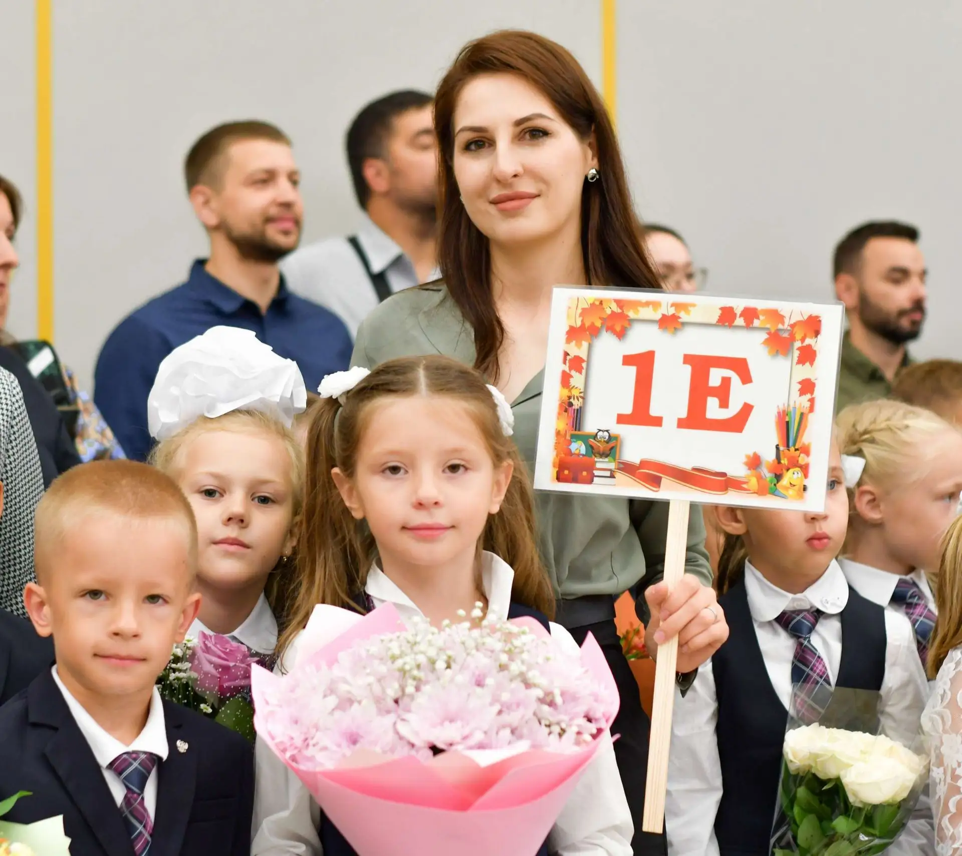 Сегодня стартовал первый этап приёма документов на зачисление детей в первые классы на ...