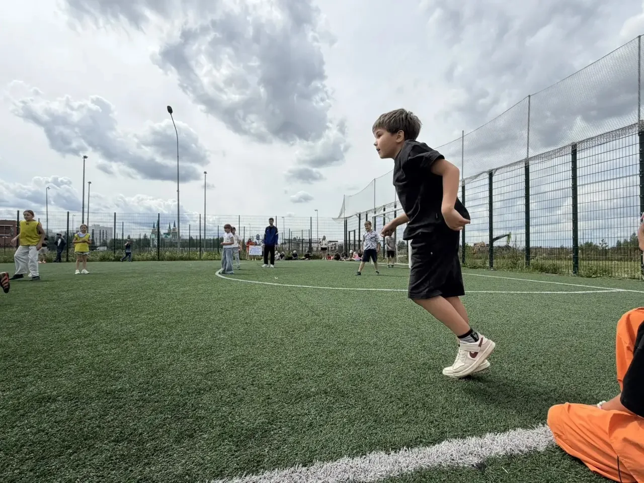 ⚽ Футбольная лихорадка в нашем лагере! ⚽

17 июня в пришкольном лагере выдался по-настоящему спортив