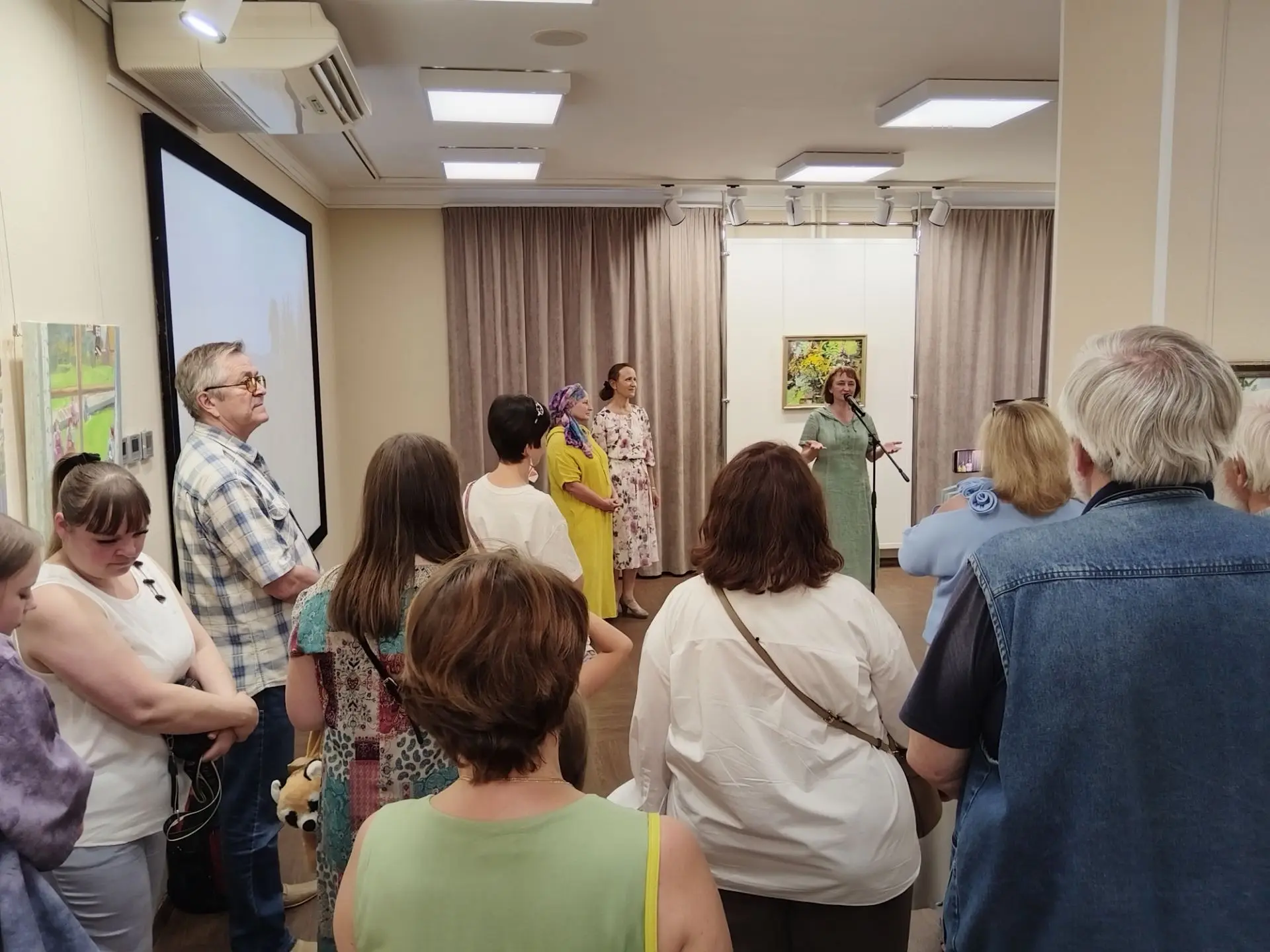 Сегодня в наших залах состоялся вернисаж полной цветов, света и цвета выставки ПЕРМСКИЙ...