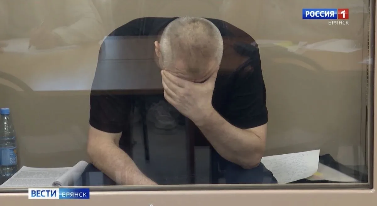 В Брянске стартовал суд над экс-замгубернатором Тимошенко и его сыном за взятки на 7 млн рублей
http