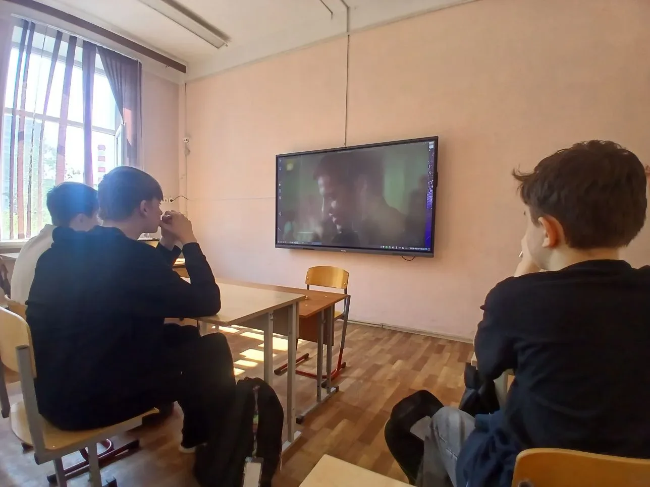 🎥 Московское кино в школе  📍 Ленинский проспект, 39А  🎬 7 мая ученики 7 «Д» класса посмотрели послед