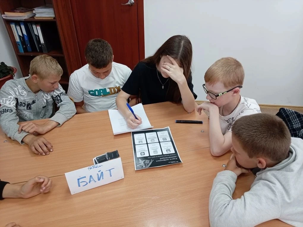 Цифровые навыки, важный разговор и беговой кросс 💻🏃‍♂️

Сегодня на ЛДП «Летняя карусель» день полу