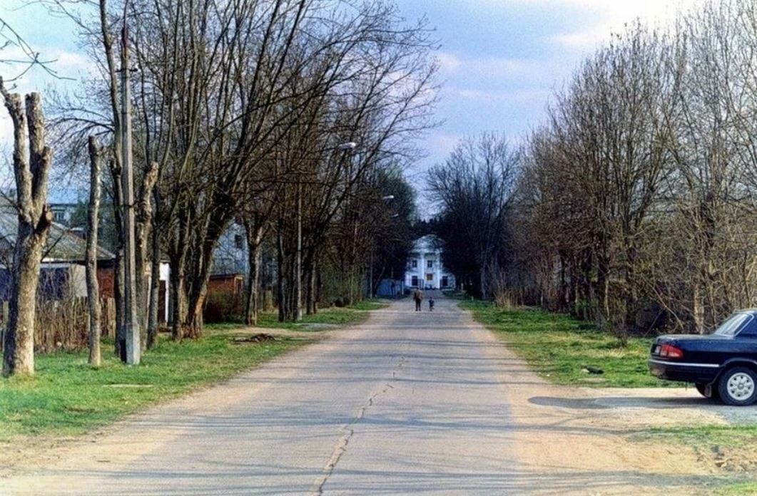 Москвич, улица Центральная.