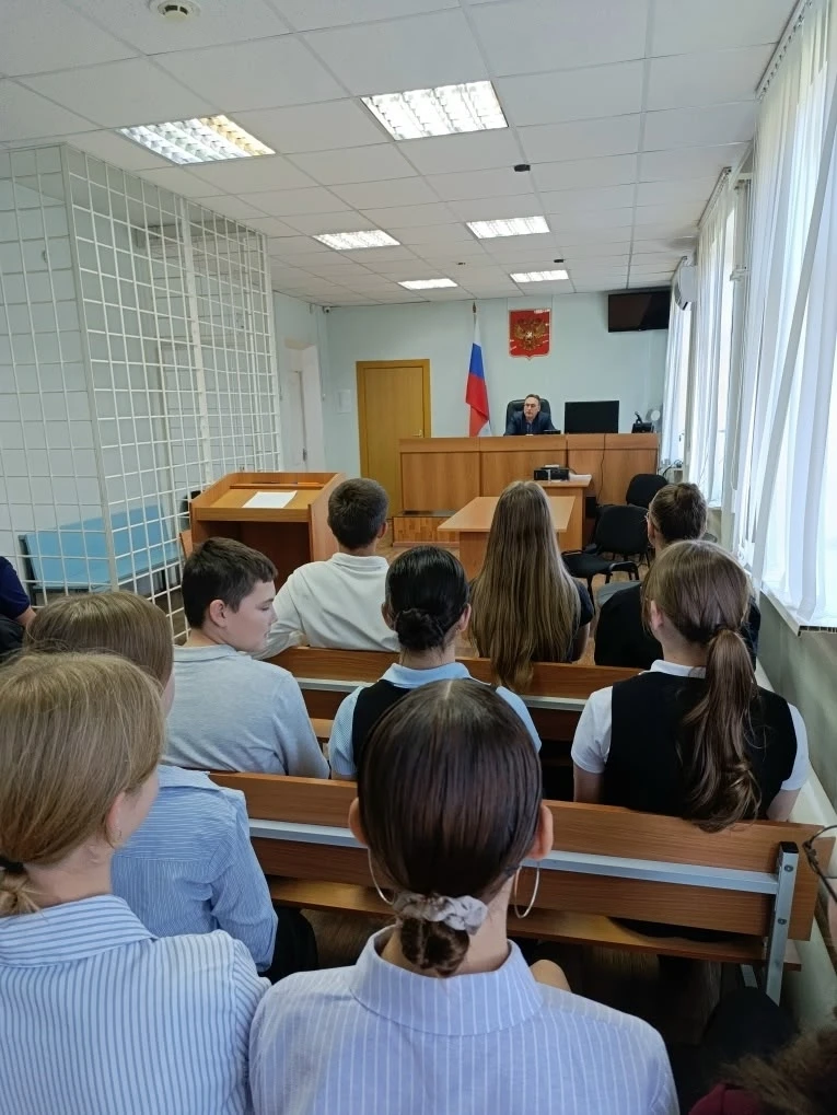 🏛 В Верхотурском районном суде прошли встречи с учениками гимназии и школы № 3 в рамка...