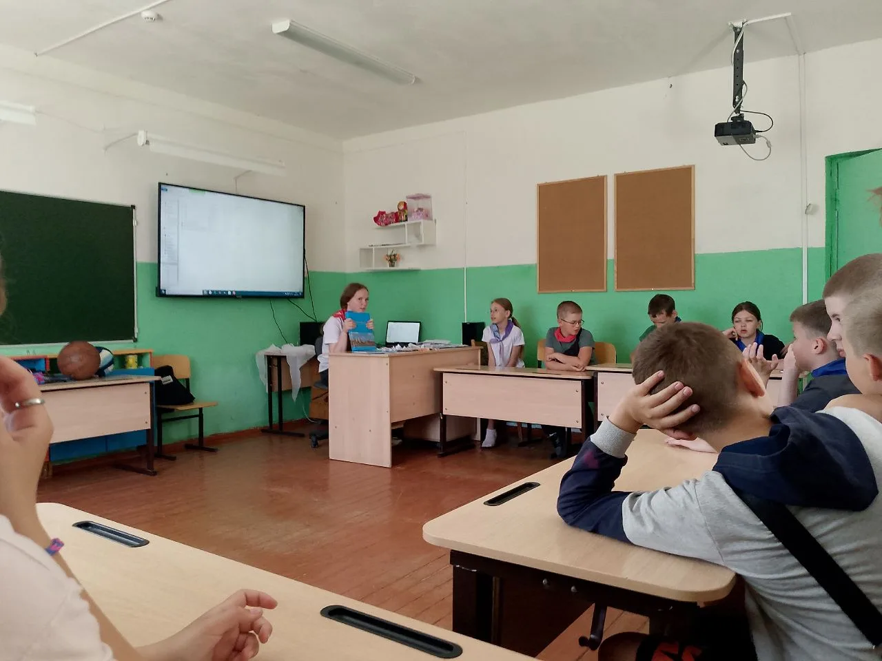 🌈🌈🌈🌈🌈

Плывём по любимой Кировской области!

Родному краю был посвящён один из дней лагеря.

🌈