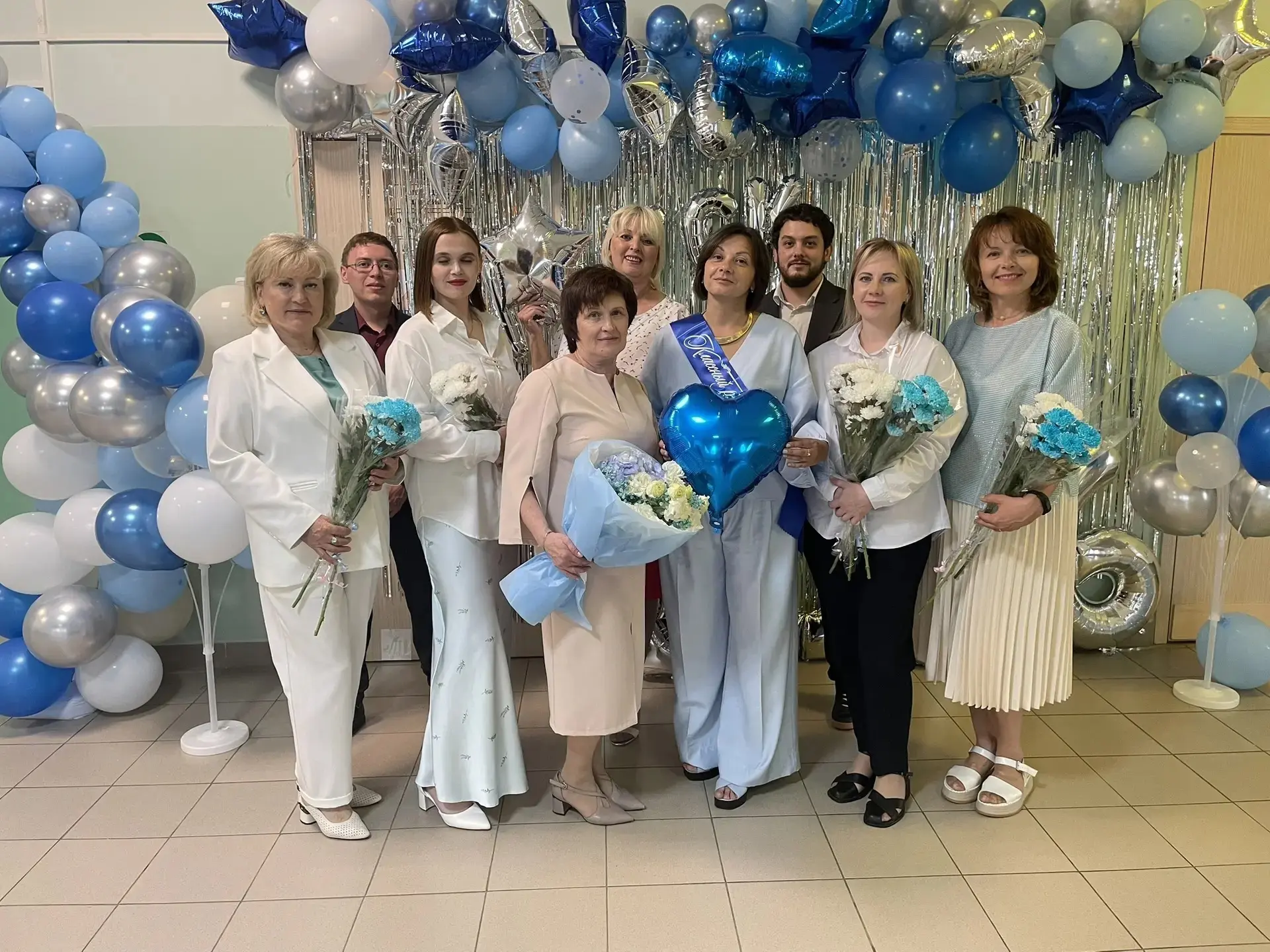 🎉 Выпускной вечер для девятиклассников — прошёл! 🎉

Вчера в нашей школе царила особенная атмосфера