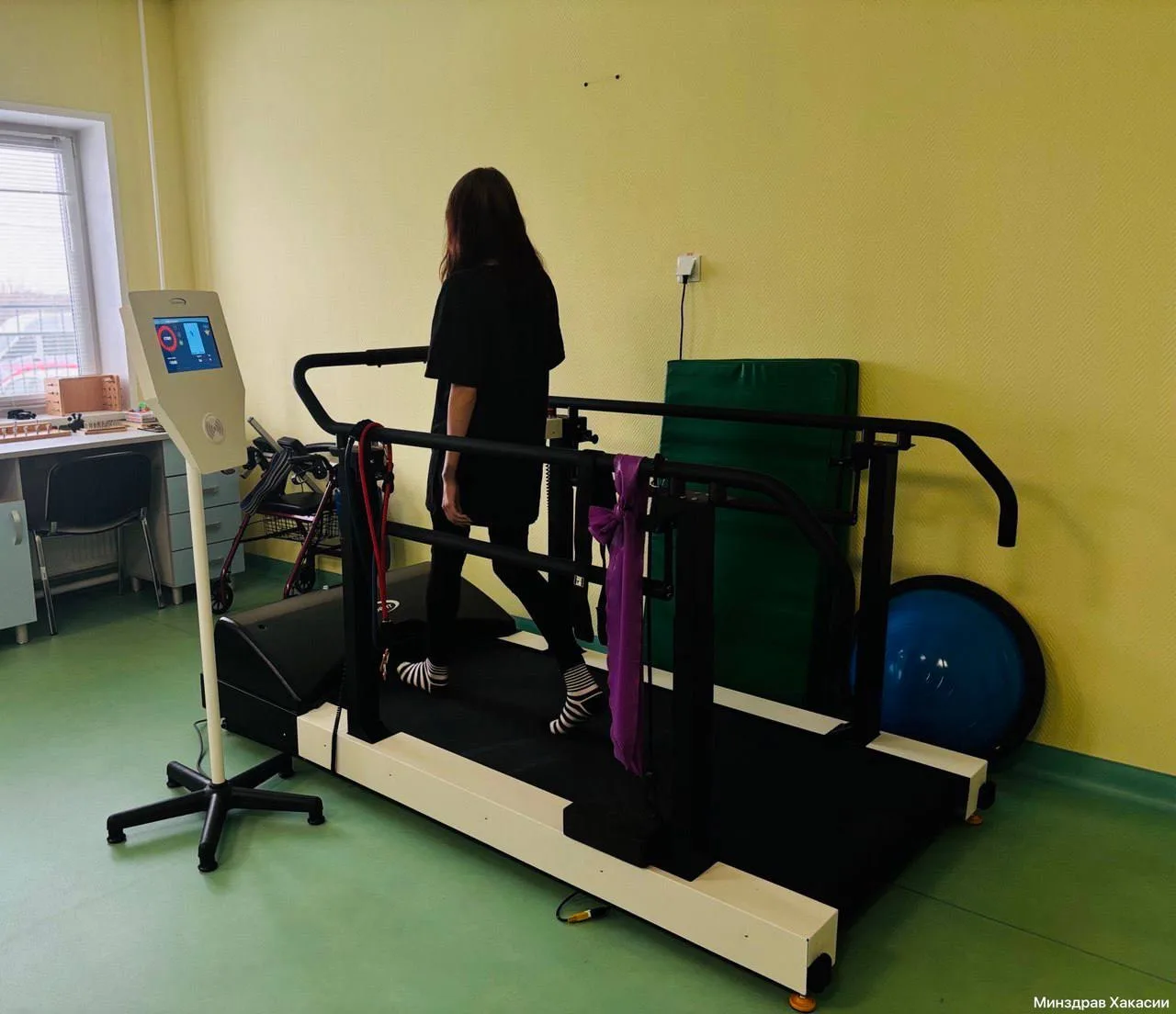 🏥 Новое оборудование для реабилитации получат больницы Хакасии  Черногорскую и Бейскую больницы осна