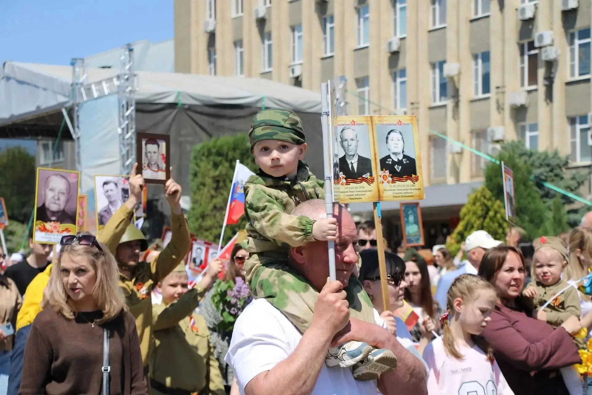Колонной «Бессмертного полка» прошли будённовцы в День Победы  Кульминацией праздничных торжеств в Д